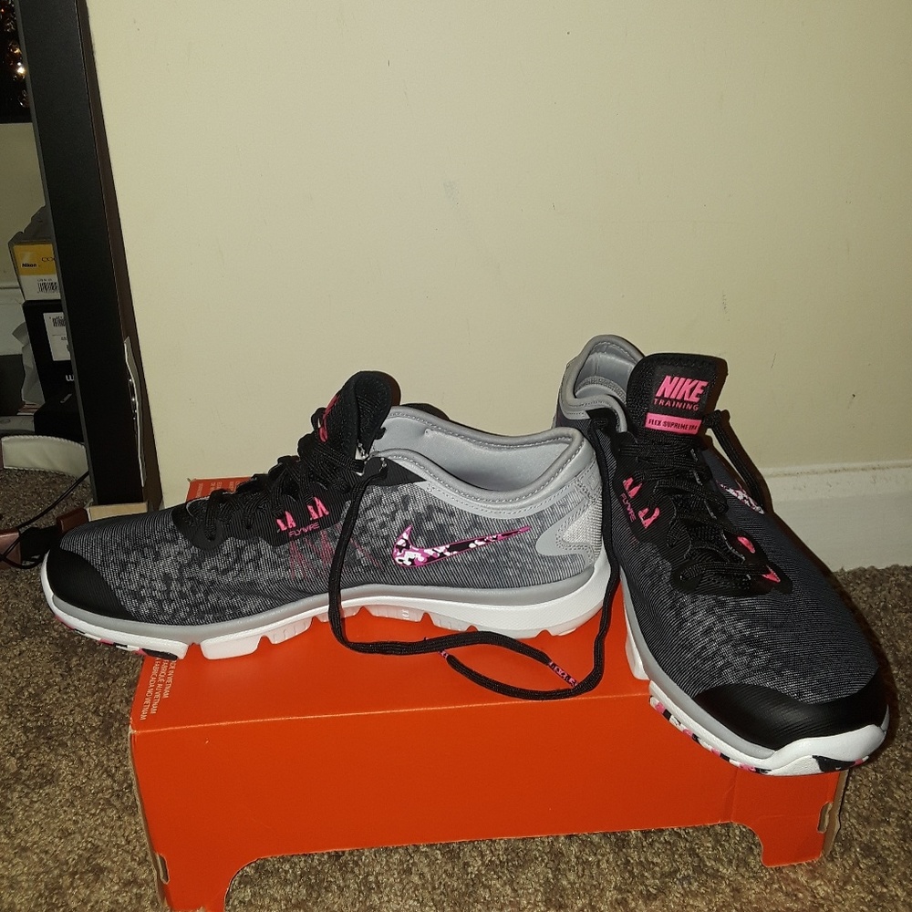 Nike like NEW never been worn black pink and white